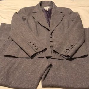Women’s dress suit